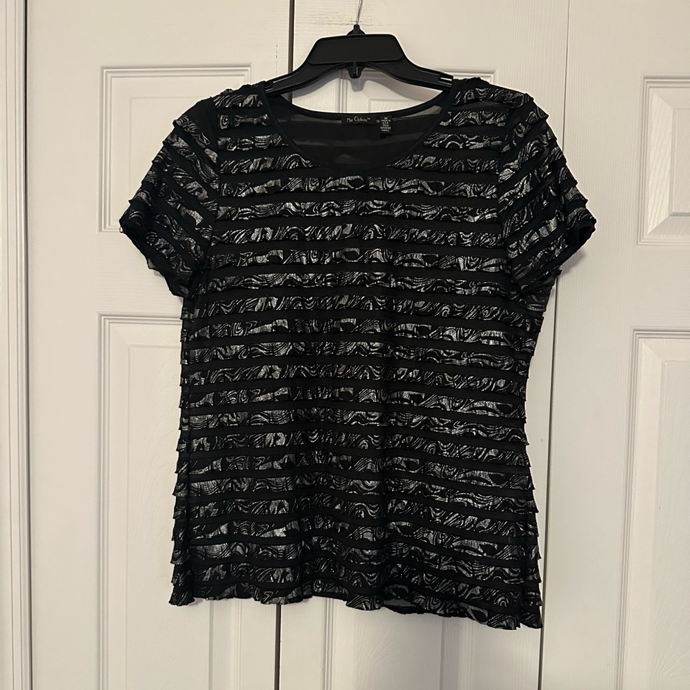 🔥 4 for $20!! Nue Options Silver Sequin Ruffled Short Sleeve Tee